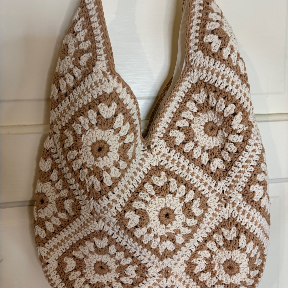 Crocheted Hobo Shoulder Bag color Tan/Cream Lined Trendy bag Cham not included - Picture 9 of 13